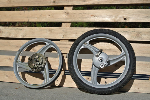 Vespa 3 Star Swoopy Grey Mag Wheel Set - Used